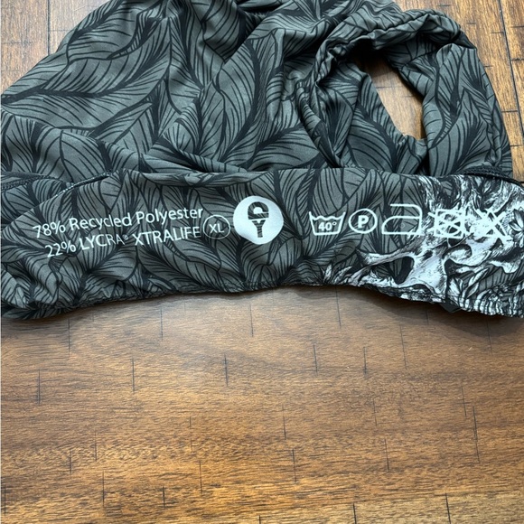 Yoga Democracy black and white leaf yoga bra - Picture 6 of 6